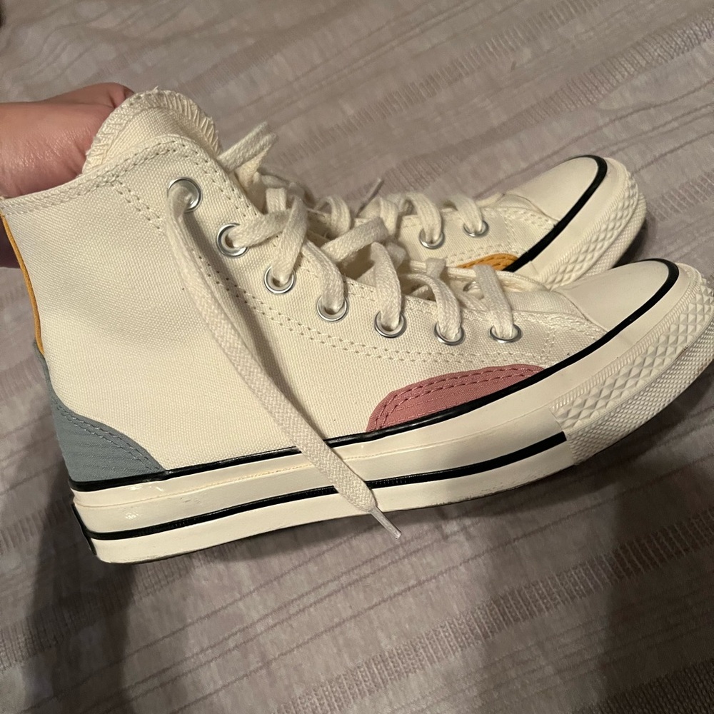 Converse- kids size 4 women’s size 6